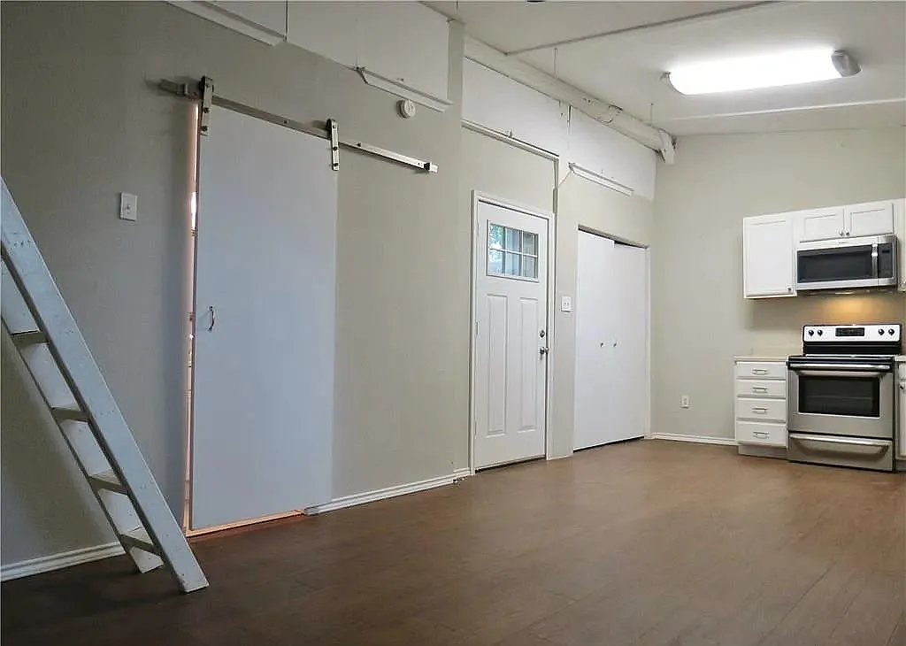 333 East Torrey Street - B — Photo 4