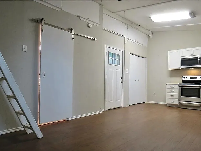 333 E Torrey St #B — Photo 4
