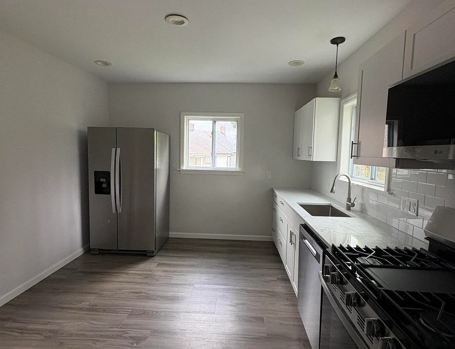 3 bed, 1.5 bath, 2141 sqft, $3,650 — Photo 2