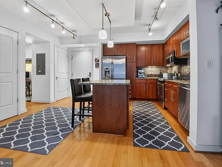1025 1st St SE #701 — Photo 5