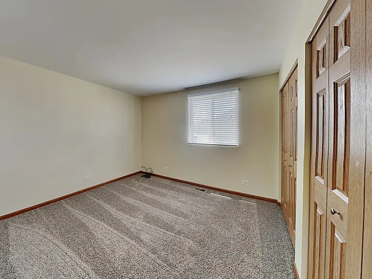956 Four Seasons Blvd — Photo 8