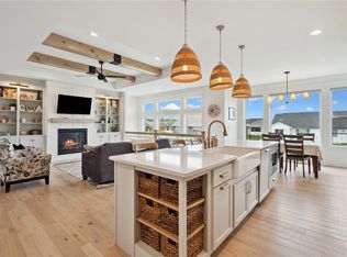 1405 Foxtail Dr, Fairfax, IA 52228
