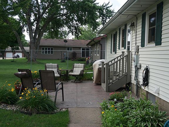 2nd image of 510 Oak Ave N