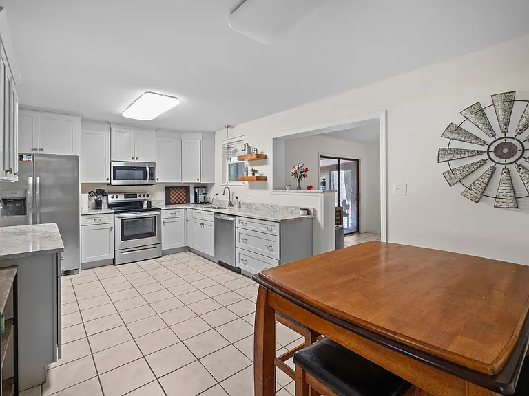 527 Red Oak Rd — Photo 33