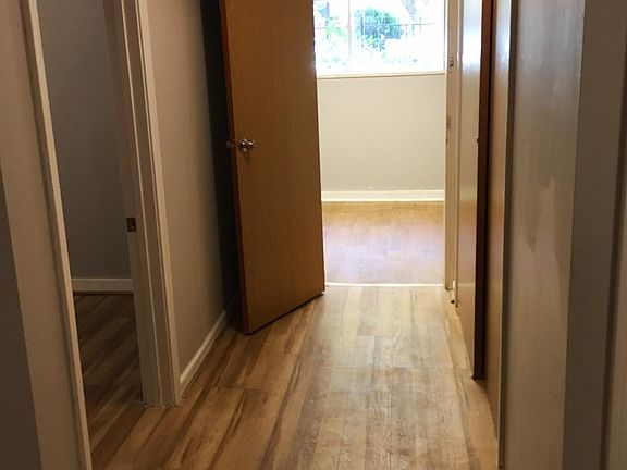 3rd image of 4914 N Lawndale Ave #Basement