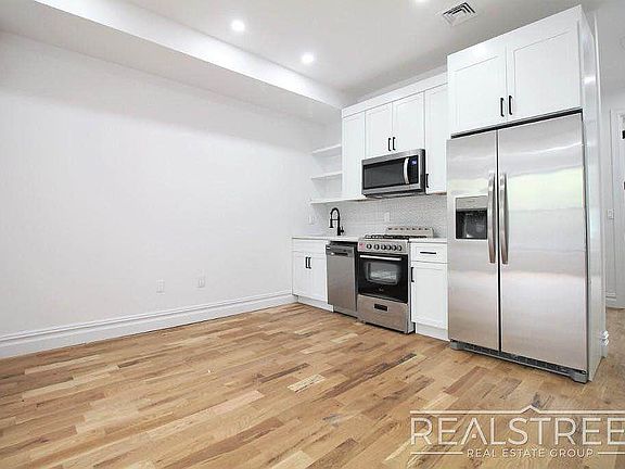 4th image of 529 Chauncey St #3