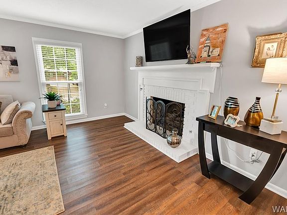 5th image of 912 Parkhill Dr