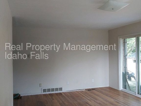 2nd image of 661 E 15th St