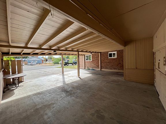 2nd image of 2884 Orchard Ave