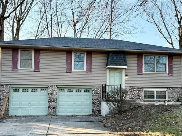2413 SW 5th St, Blue Springs, MO 64014