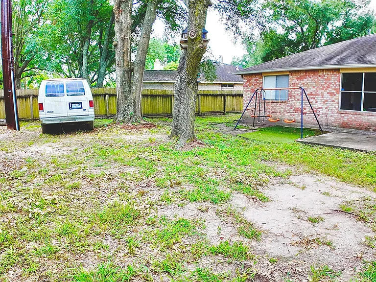 13624 Sableglen St — Photo 21
