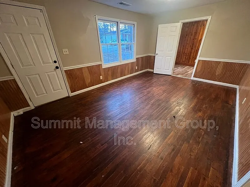4 bed, 2.0 bath, $1,575 — Photo 2