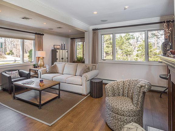 4th image of 10 Winans Dr