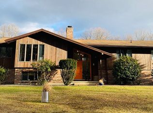 90 Seelbach Ln, Staatsburg, NY 12580