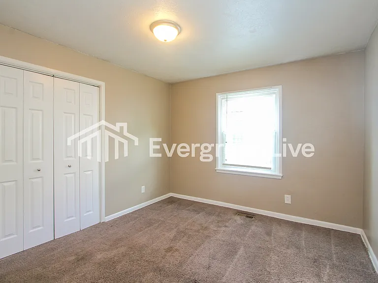 1505 N Webster Ave — Photo 12