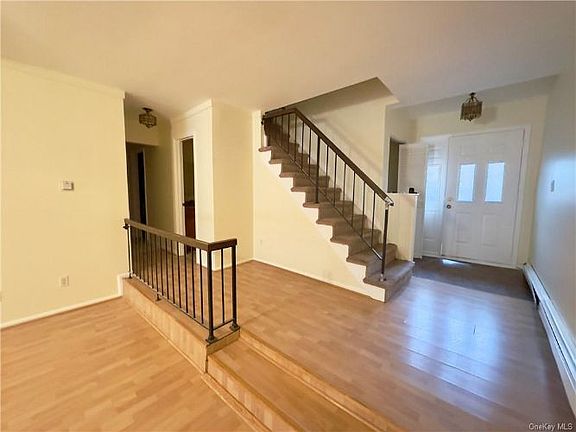 4th image of 124 Country Club Dr
