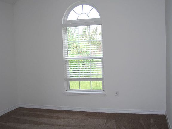 4th image of 14368 Williamsburg Dr
