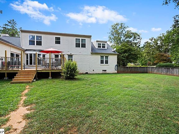 3rd image of 111 Northwoods Rd