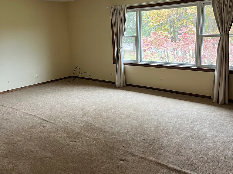 788 Clawson Ave — Photo 7
