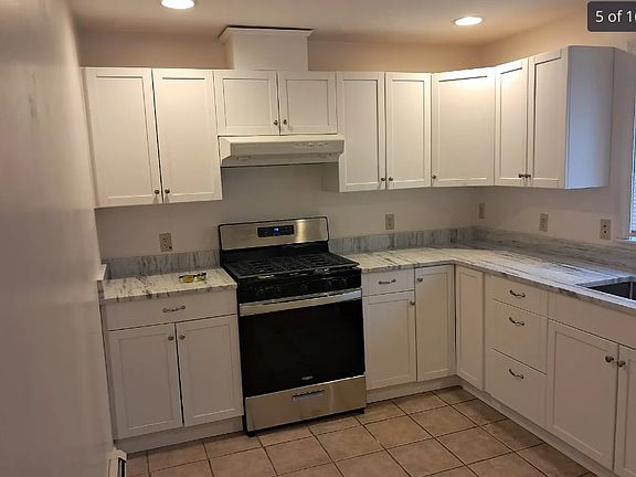 3rd image of 172-174 Woodward Ave #2