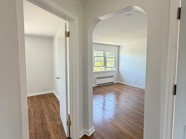 69 La Salle Ave #2 — Photo 8