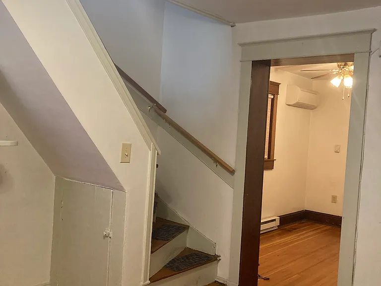27 E 4th St #1 — Photo 4