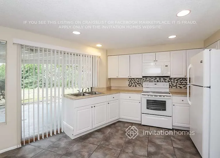 1754 Forest Rd — Photo 4