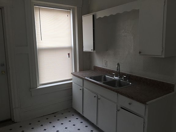 4th image of 3407 Wyandotte St