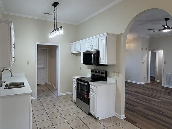 3rd image of 440 Magnolia St
