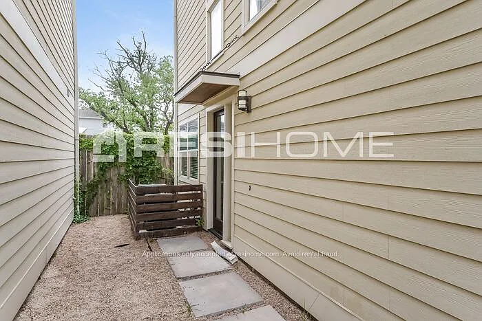 2210 Radcliffe St — Photo 12