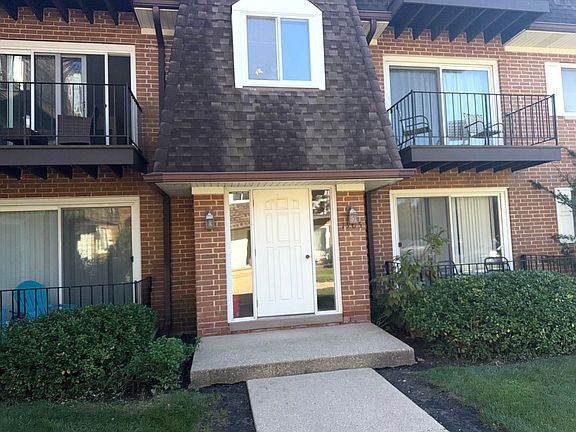 3rd image of 1905 W Golf Rd APT 2A