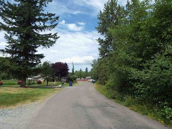 Exterior Neighborhood (street photo)