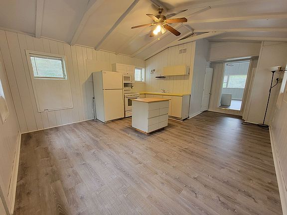 3rd image of 1314 32nd St #A