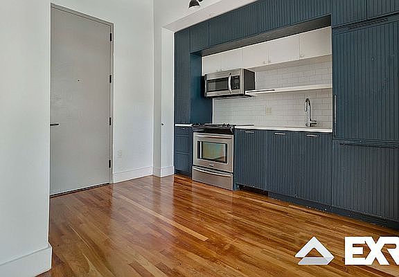 2nd image of 180 Bainbridge St #100