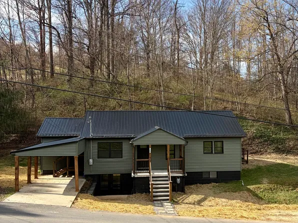 150 4th St, Mount Hope, WV 25880