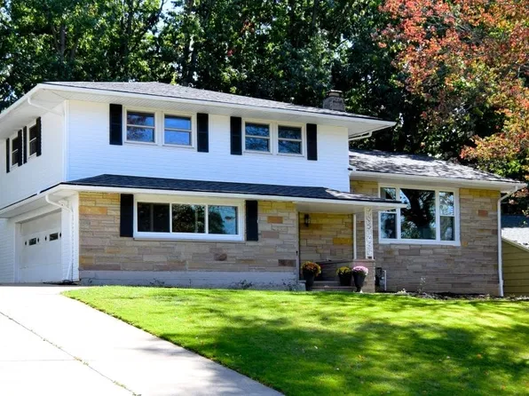 859 Wellmon St, Bedford, OH 44146
