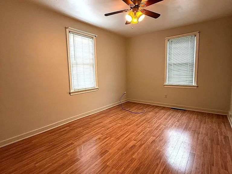 217 W Maple St — Photo 8