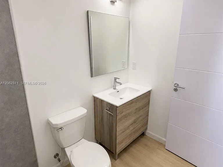 552 NW 7th St #6 — Photo 16