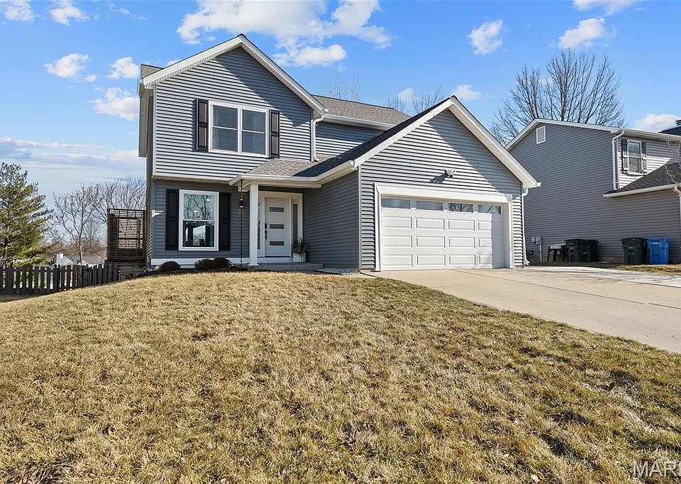 1st image of 809 Crescent Ridge Dr