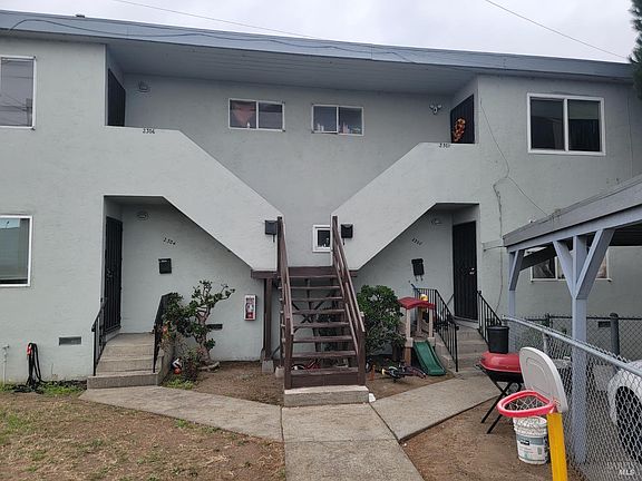3rd image of 2300 Foothill Avenue