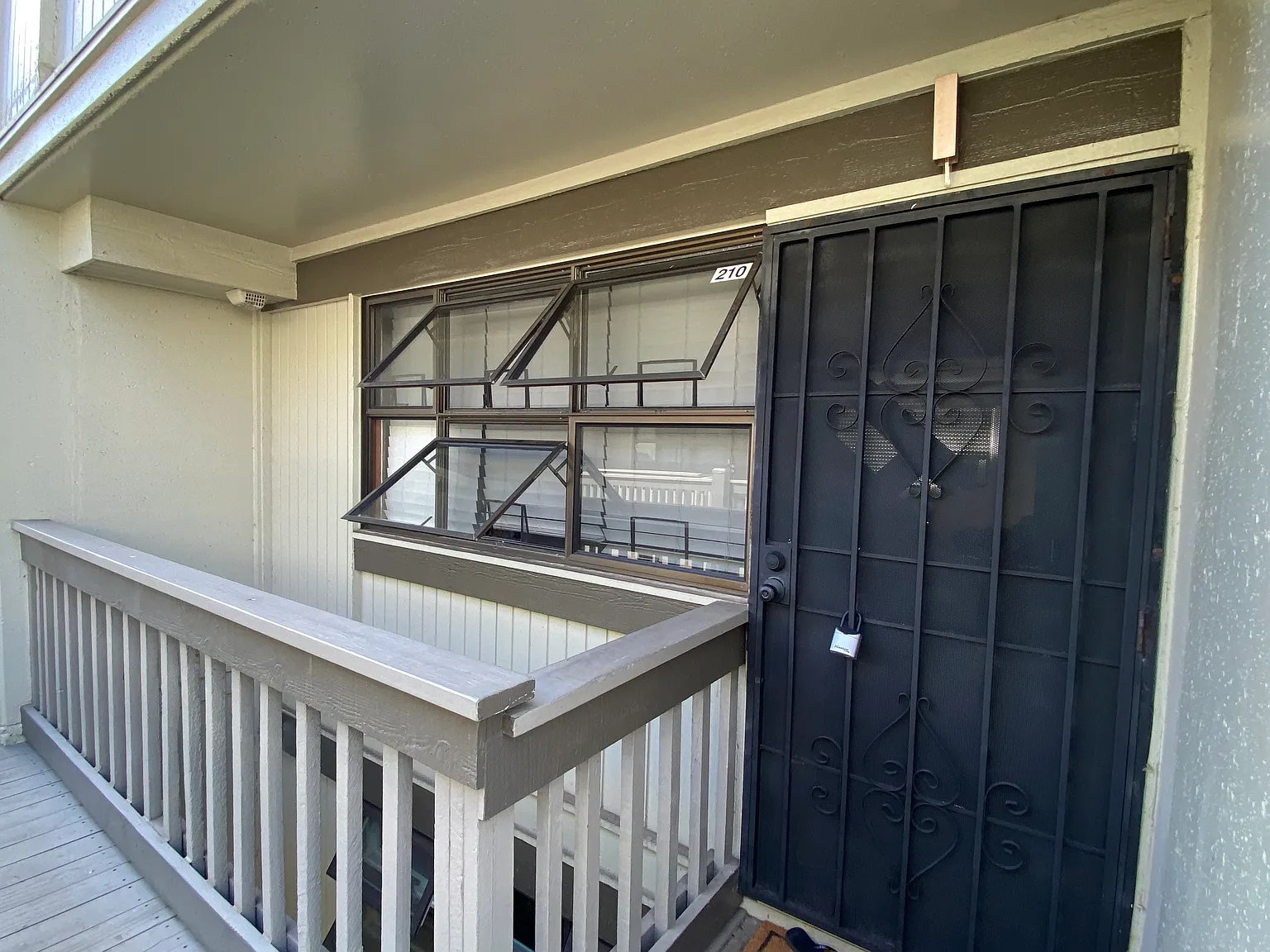 2 bed, 1.5 bath, 830 sqft, $2,450 — Photo 4