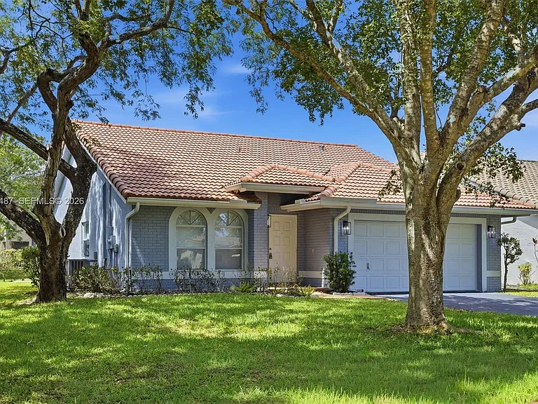 10633 NW 32nd Ct — Photo 3