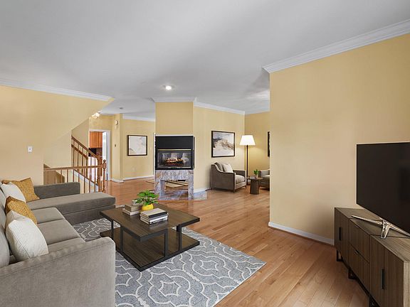 4th image of 17 Stablemere Ct