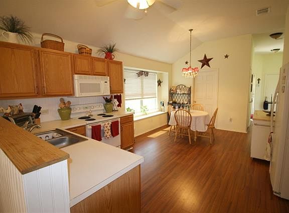 4th image of 11412 Petunia Dr