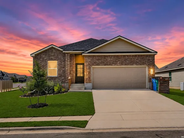 201 WOLF CREST BLVD, Seguin, TX 78155