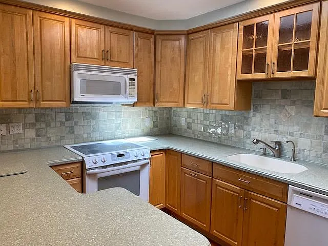 30 Dean Rd #D3 — Photo 11