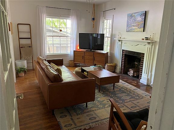 4th image of 1404 Alameda Dr #A