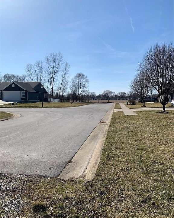 2nd image of Lake Breeze Dr