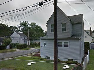 33 Arkansas Dr, Valley Stream, NY 11580