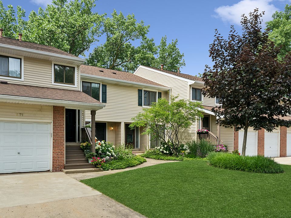 1st image of 971 Hidden Lake Dr